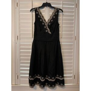 Ann Taylor size 2 black and gold party dress v neck front and back